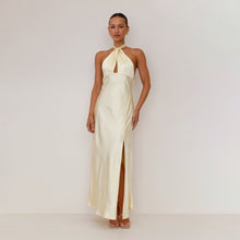 Karol® | Sofia Dress – Flowing elegance with halterneck detail