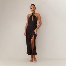 Karol® | Sofia Dress – Flowing elegance with halterneck detail