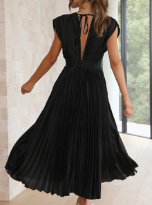 Ilaria® | Elegant Dress With Sleeves
