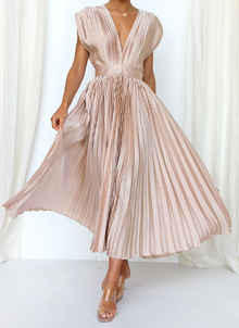 Ilaria® | Elegant Dress With Sleeves