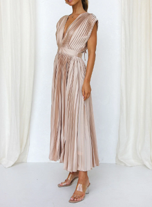 Ilaria® | Elegant Dress With Sleeves