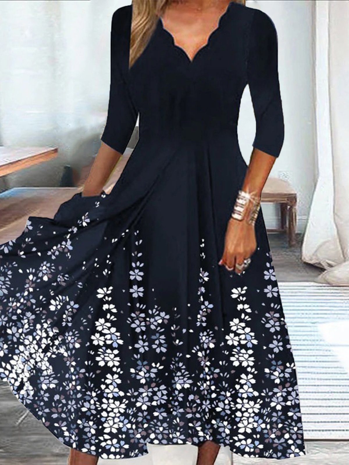 Sabrina® | Floral V-neck midi dress