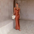 Elizabeth® | Satin dress with an open back and elegant design
