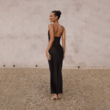 Elizabeth® | Satin dress with an open back and elegant design